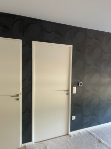 Photo de galerie - J’ai repeint les portes et poser un nouveau revêtement mural 