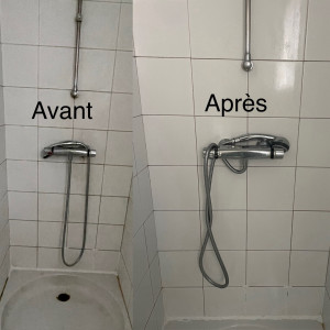 Photo de galerie - Une douche qui n’avait pas été nettoyé depuis un long moment 