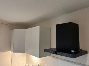 Photo de galerie - Montage de la partie haute d’une cuisine 