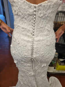 Photo de galerie - Transformation laçage en fermant avec des boutons 