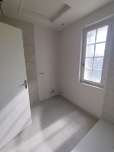 Photo de galerie - Pose de toile de verre, peinture mur et plafond et boiserie (fenêtre)
