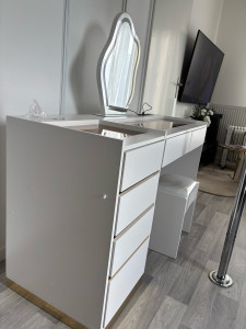 Photo de galerie - Coiffeuse 