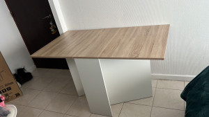 Photo de galerie - Une table pliante 