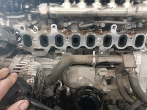 Photo de galerie - Décalaminage du collecteur, de la vanne EGR, du boîtier papillon suite a l'encrassement.