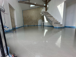 Photo de galerie - Réalisation escalier béton et reagreage au sol