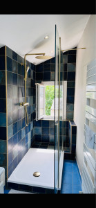 Photo de galerie - Réalisation d’une douche complète, pose du receveur, faïence, paroi de douche, robinetterie.  