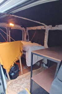 Photo de galerie - Mobilier protégé avec couvertures épaisses et soigneusement calé dans le camion pour éviter tout mouvement pendant le transport.