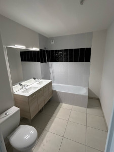 Photo de galerie - Nouveau revêtement de sol en mur pose carrelage de salle de bain
