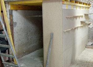 Photo de galerie - Création d'un box de rangement et d'un bar dans une grange ( avant)