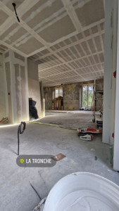 Photo de galerie - Joints Mécanisé 
belle hauteur sous plafond 