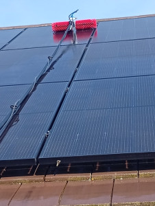 Photo de galerie - Nettoyage panneaux solaires 