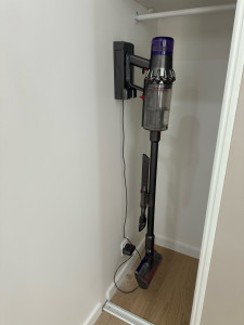 Photo de galerie - Fixation aspirateur au mur