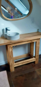 Photo de galerie - Pose de lavabo avec raccordement sur meuble en chêne.