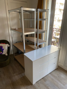 Photo de galerie - Montage d’une commode et de deux étagères 