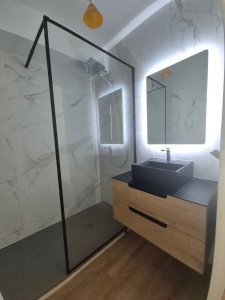 Photo de galerie - Pose paroi de douche - Pose meuble, vasque, miroir