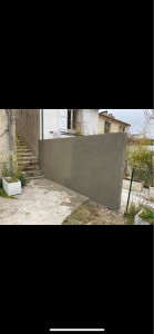 Photo de galerie - Mur de clôture premier couche au gris 