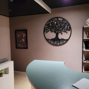 Photo de galerie - Mur repeint et installation de décoration