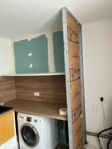 Photo de galerie - Pose de placo Bandes à l’enduit en 3 passes Ponçage Impression peinture  Finition 2 couches de peinture