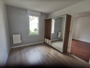 Photo de galerie - Rafraîchissement d une chambre  ,peinture et posse de parquet 