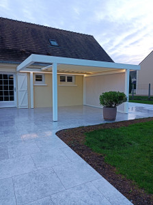 Photo de galerie - Pose d'une pergola bioclimatique 