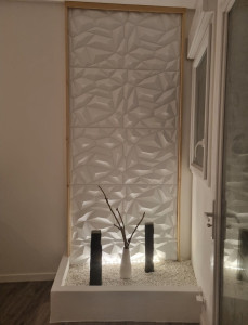 Photo de galerie - Pose d'un décor 3D réalisé d'un entourage bois