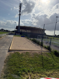 Photo de galerie - Création d’un terrain de pétanque 20x5 m, préparation du sol et finition soignée