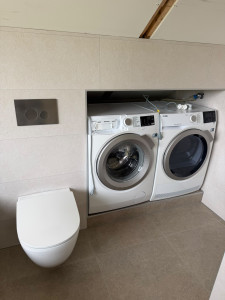 Photo de galerie - Mise en place d’une cuvette suspendu , raccordement d’une machine à laver ainsi qu’un sèche linge 