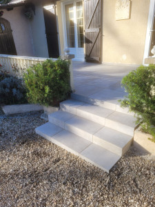 Photo de galerie - Pose carrelage terrasse extérieure 