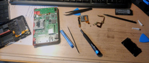 Photo de galerie - Réparation d'un bouton poussoir (gachette) sur une Nintendo DS