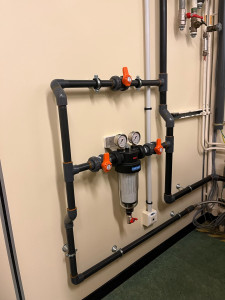 Photo de galerie - Pose d’un filtre à eau avec By passe sur du PVC pression 