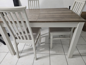 Photo de galerie - Montage table et chaises IKEA