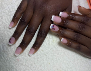Photo de galerie - Je prends soin de vos doigts ( pose, dépose, pose américaine, nail art, gainage, vernis semi permanent )
Je me déplace 