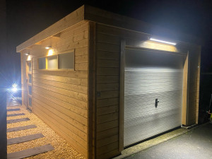 Photo de galerie - Création d éclairage extérieur sur un garage avec fonctionnement en Domotique