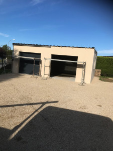 Photo de galerie - Réalisations d'un garage terrassement maconnerie gros oeuvre aménagement parking pose menuiserie charpente couverture enduit 