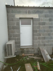 Photo de galerie - Pose de portes de services 