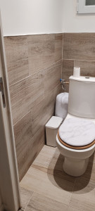 Photo de galerie - Pose d'un carrelage dans un WC.