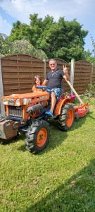 Photo de galerie - Micro tracteur pour labourer ou tondre terrain 
