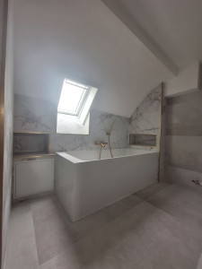 Photo de galerie - Création de salle de bain dans une maison ancienne.