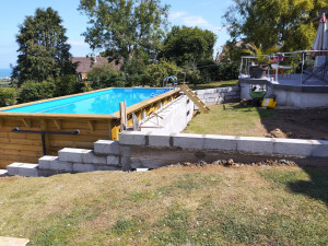 Photo de galerie - Installation piscine, coulage dalle piscine et terrasse.