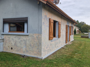 Photo de galerie - Application d'un décappen façade.
