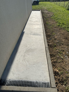 Photo de galerie - Trottoir fini, coulage béton.