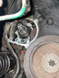 Photo de galerie - Recherche de fuite,diagnostic et réparation pompe à eau 