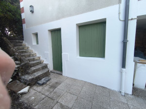 Photo de galerie - Décapage et mise en peinture de la façade 
décapage et mise en peinture des volets 