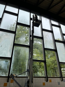 Photo de galerie - Nettoyage les vitres, piscine