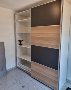 Photo de galerie - Montage d’un dressing pour un client 
