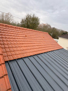 Photo de galerie - Remplacement de la couverture complète tuiles ainsi que bac acier isolé 