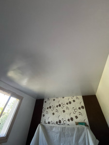 Photo de galerie - Rénovation d’un plafond ( ratissage, ponçage, impression, mise en peinture ) 