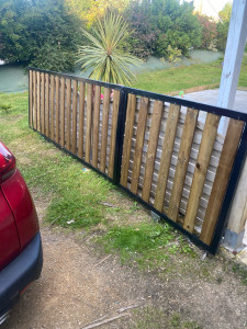 Photo de galerie - Création portail coulissant finis