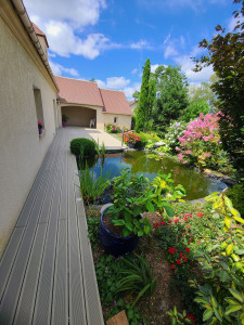 Photo de galerie - Pose de terrasse en bois composite avec aménagement de jardin