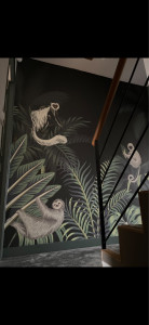 Photo de galerie - Pose papier peint dans cage d’escalier